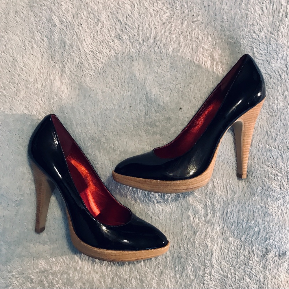 Black Shiny Heel with Wooden Base